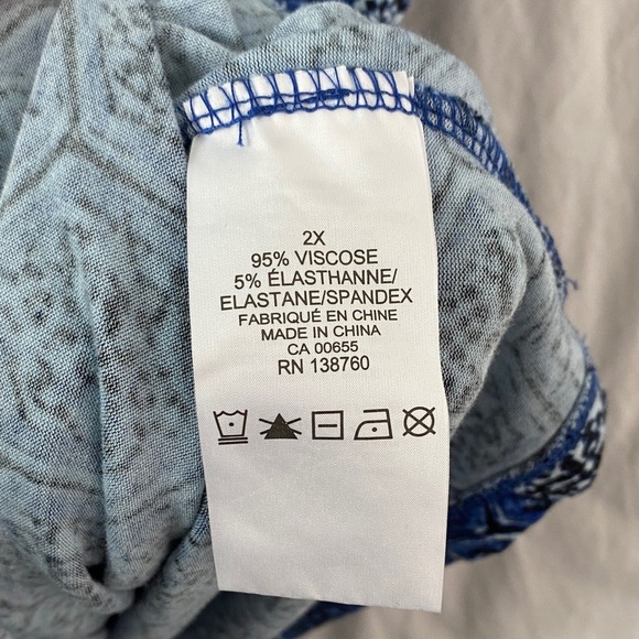 dC Jeans Shirred Long Top Blue Geometric Print Womens Size 2X - Picture 8 of 12